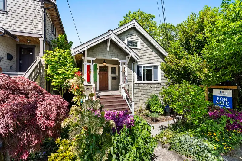 3707 INVERNESS STREET - photo 1 of 40