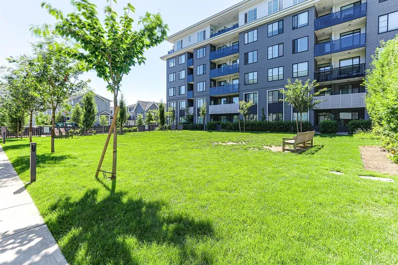 610 15858 FRASER HIGHWAY - photo 1 of 25