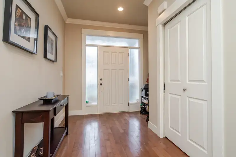 21268 83A AVENUE - photo 3 of 40
