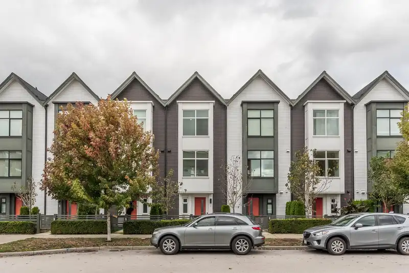 4 17555 57A AVENUE - photo 1 of 25