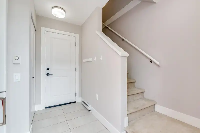 4 17555 57A AVENUE - photo 3 of 25