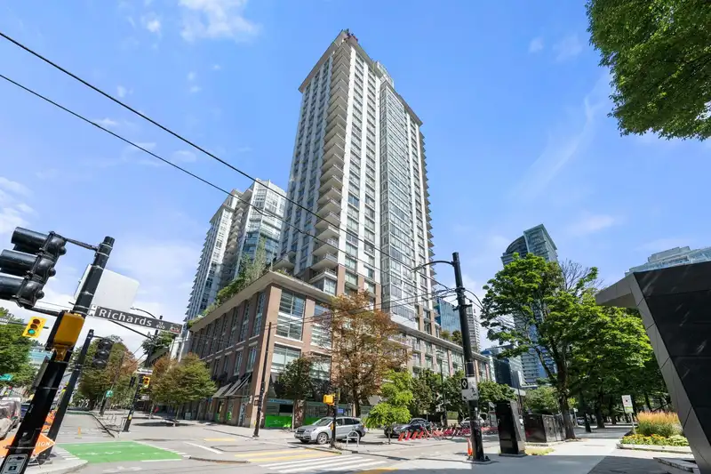 2106 535 SMITHE STREET - photo 1 of 17