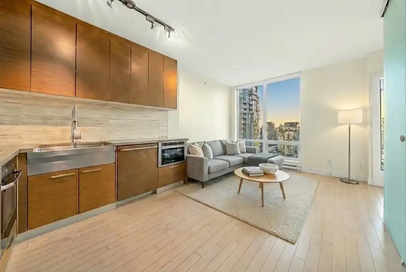 2106 535 SMITHE STREET - photo 2 of 17