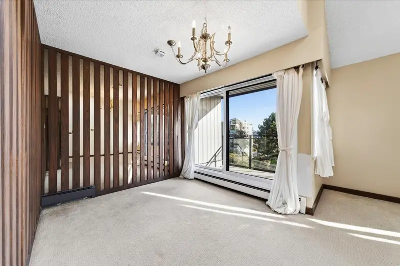 403 1340 DUCHESS AVENUE - photo 3 of 25