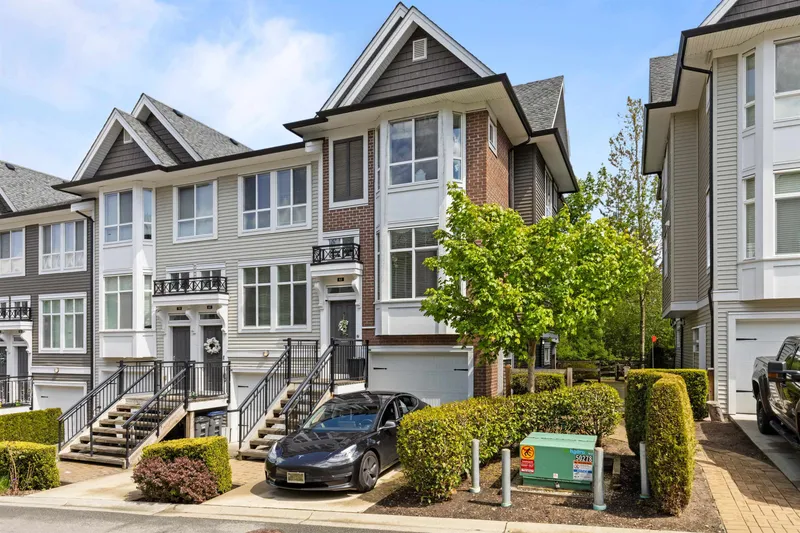 61 14433 60 AVENUE - photo 2 of 25