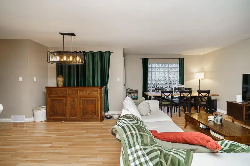 3 20848 DOUGLAS CRESCENT - photo 4 of 28