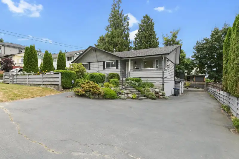 18066 59 AVENUE - photo 2 of 40