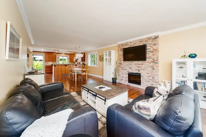 16199 13TH AVENUE - photo 4 of 40