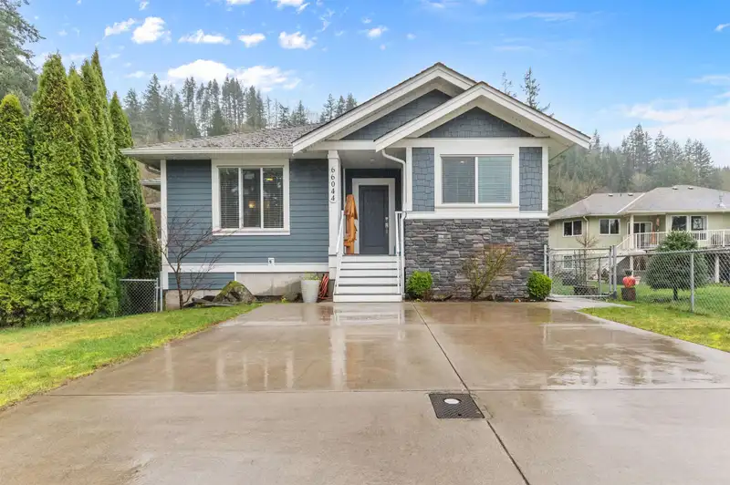 66044 OGILVIEW DRIVE - photo 1 of 40