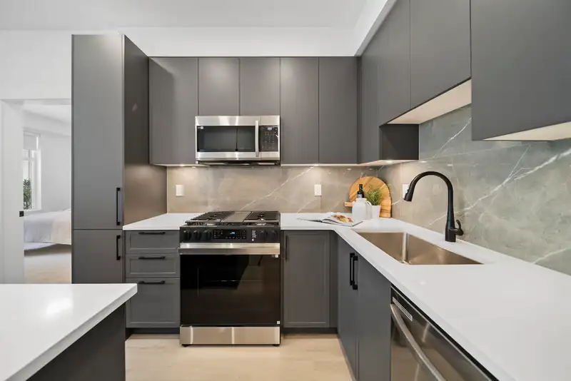 112 3438 146A STREET - photo 4 of 6