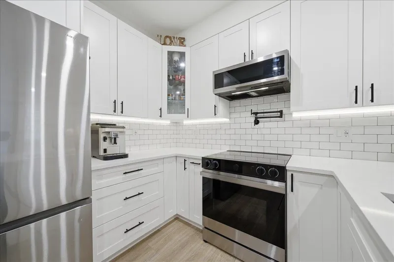 111 2346 MCALLISTER AVENUE - photo 3 of 23