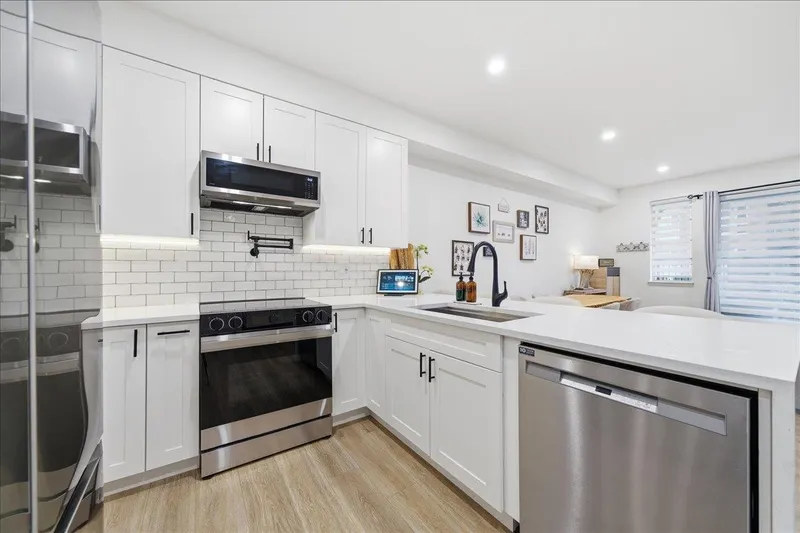 111 2346 MCALLISTER AVENUE - photo 4 of 23