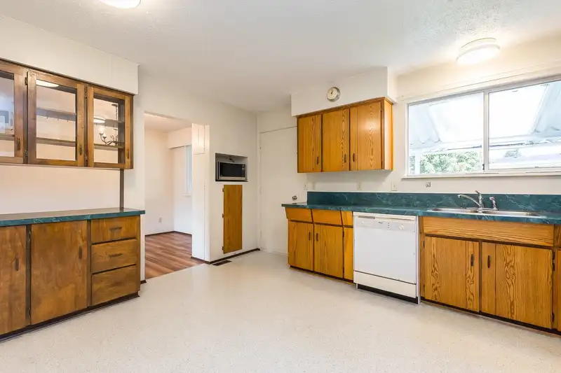 34641 TUDOR COURT - photo 4 of 39