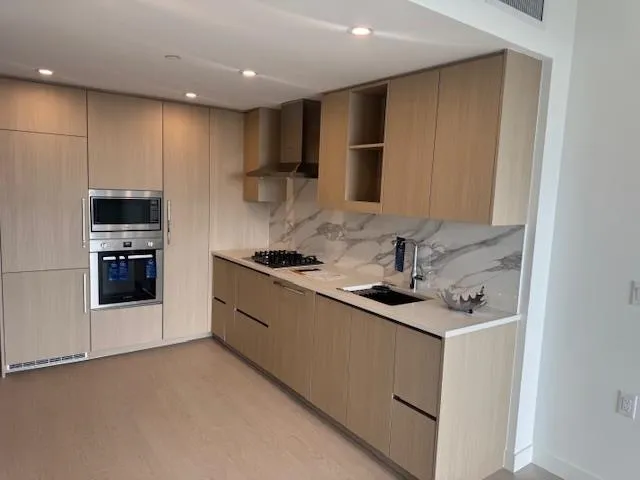 2403 13778 100 AVENUE - photo 2 of 25