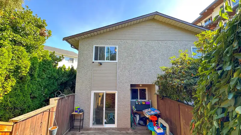 404 ROYAL AVENUE - photo 3 of 17