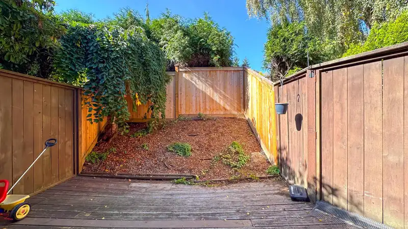 404 ROYAL AVENUE - photo 4 of 17