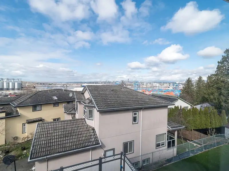 11397 ROYAL CRESCENT - photo 2 of 36
