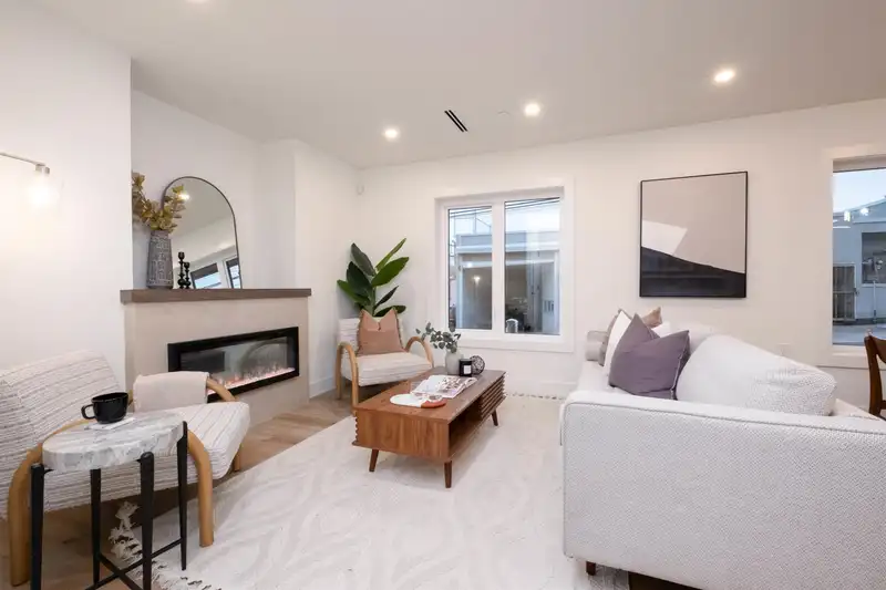 2665 E PENDER STREET - photo 4 of 16