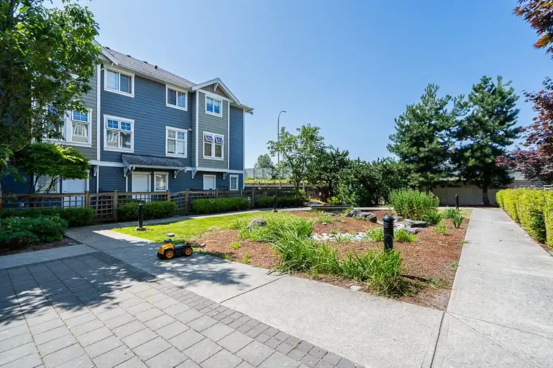 31 1111 EWEN AVENUE - photo 2 of 32