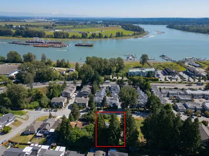 1827 HARBOUR STREET - photo 1 of 40