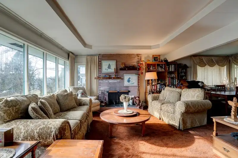 1827 HARBOUR STREET - photo 4 of 40