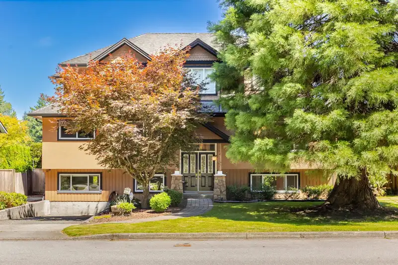 3632 WELLINGTON STREET - photo 1 of 40