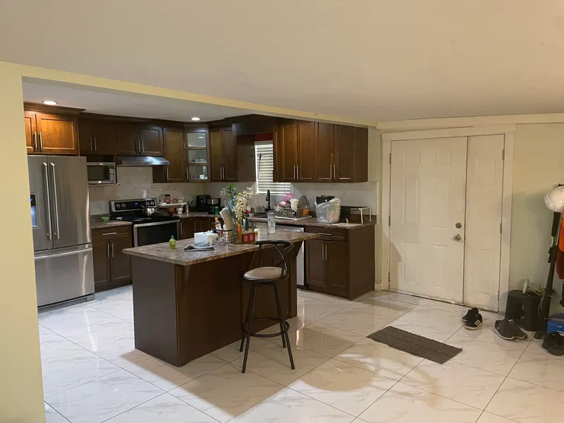 13538 84 AVENUE - photo 3 of 25