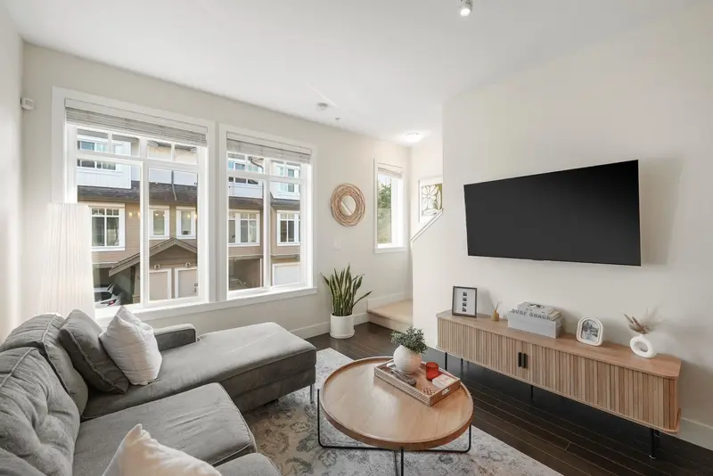 32 8250 209B STREET - photo 2 of 25