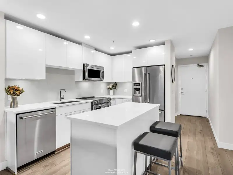 117 723 W 3RD STREET - photo 1 of 38