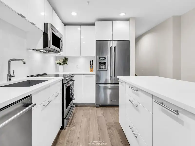 117 723 W 3RD STREET - photo 2 of 38