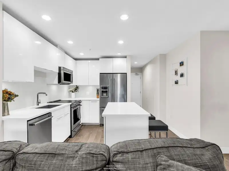 117 723 W 3RD STREET - photo 4 of 38