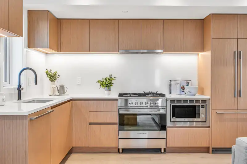 1008 W 52ND AVENUE - photo 3 of 6