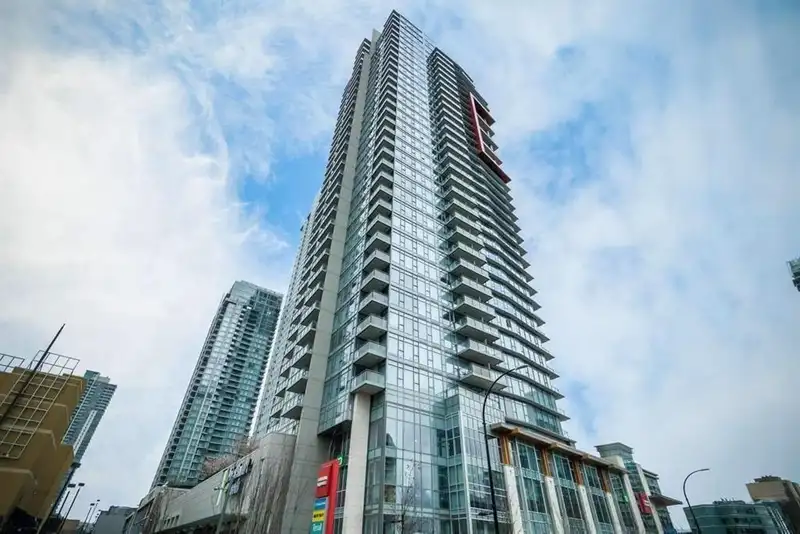 602 4688 KINGSWAY - photo 1 of 23