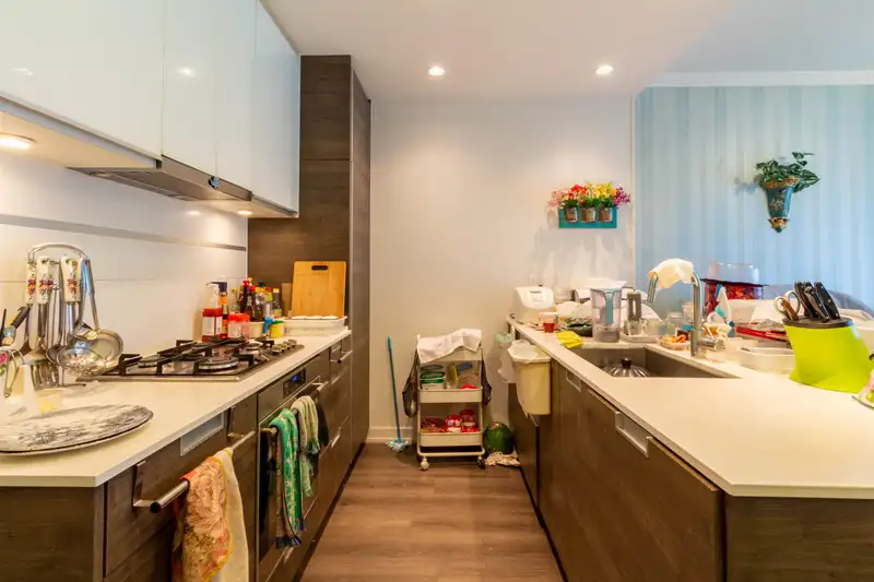 602 4688 KINGSWAY - photo 2 of 23