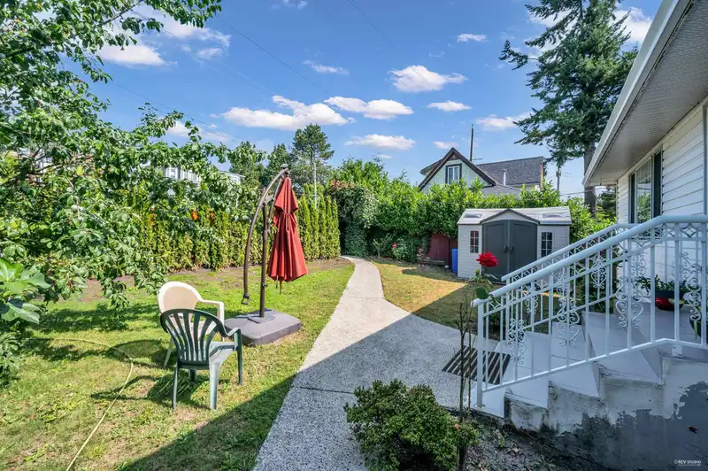 108 TENTH AVENUE - photo 3 of 39