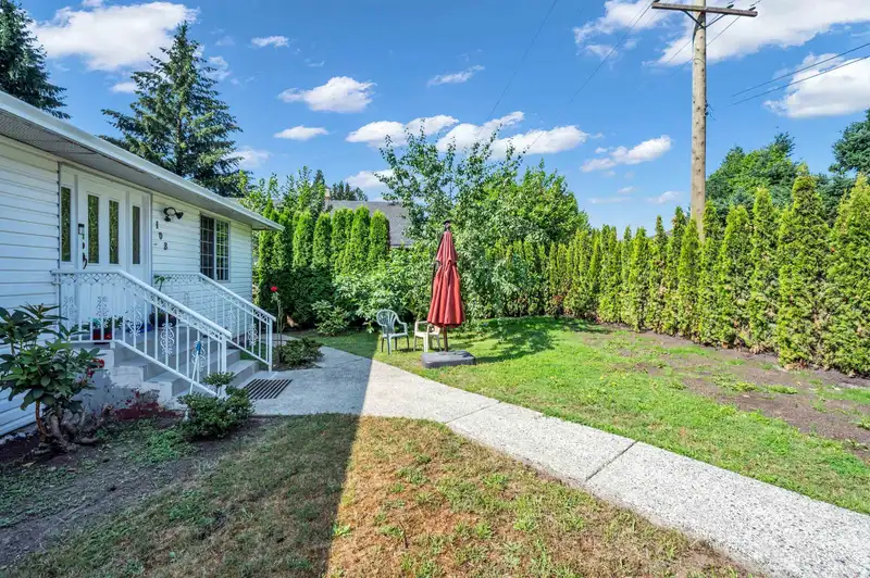 108 TENTH AVENUE - photo 4 of 39