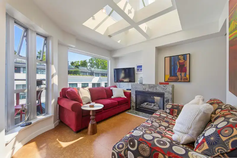 301 3673 W 11TH AVENUE - photo 1 of 29