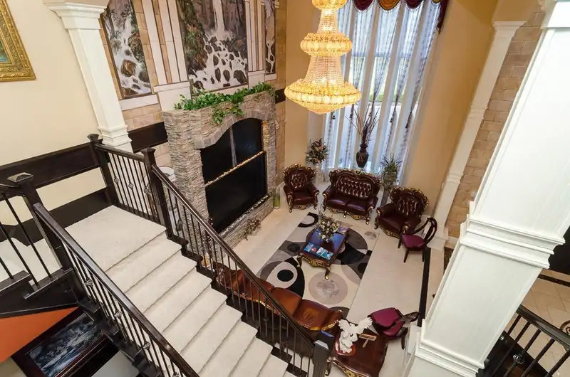 13956 56 AVENUE - photo 4 of 36