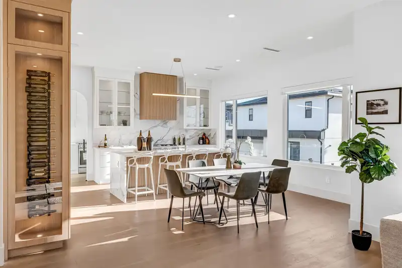16640 18A AVENUE - photo 4 of 34