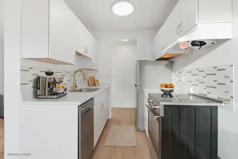 407 145 ST. GEORGES AVENUE - photo 4 of 29