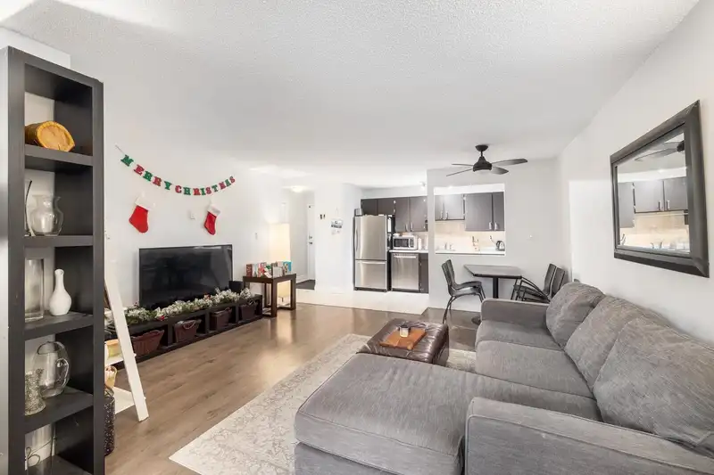 214 1080 PACIFIC STREET - photo 4 of 29