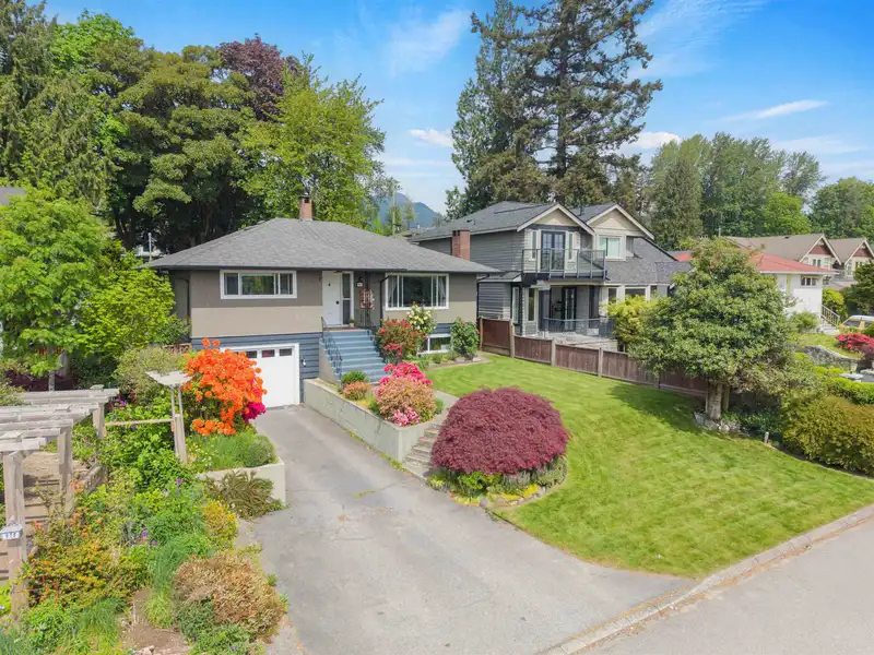962 WHITCHURCH STREET - photo 3 of 34