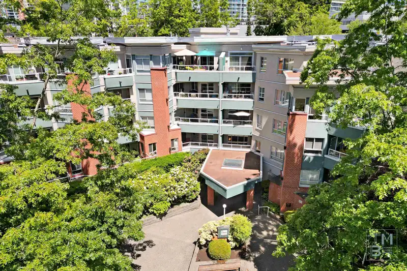 411 128 W 8TH STREET - photo 2 of 36