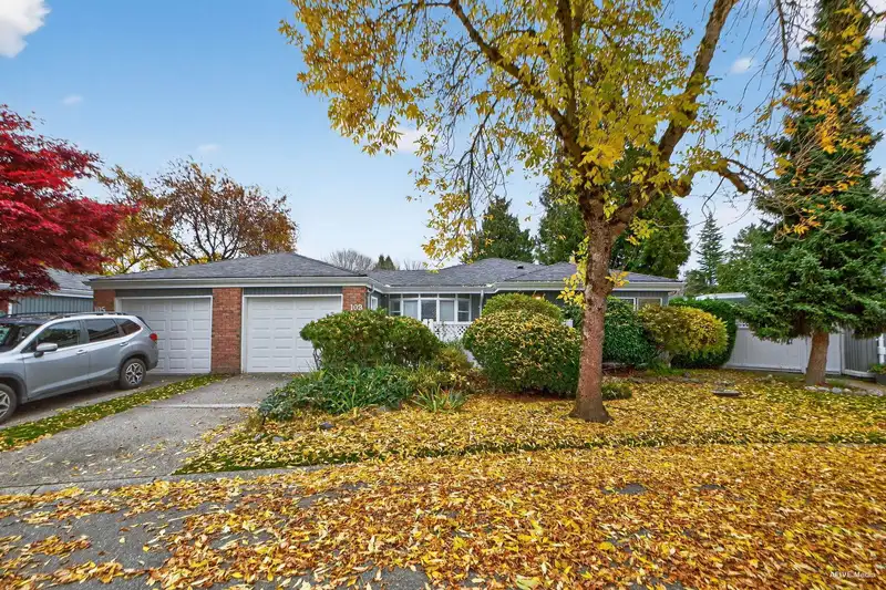 103 14271 18A AVENUE - photo 1 of 24