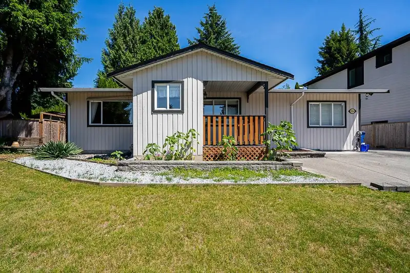 12214 211 STREET - photo 3 of 39