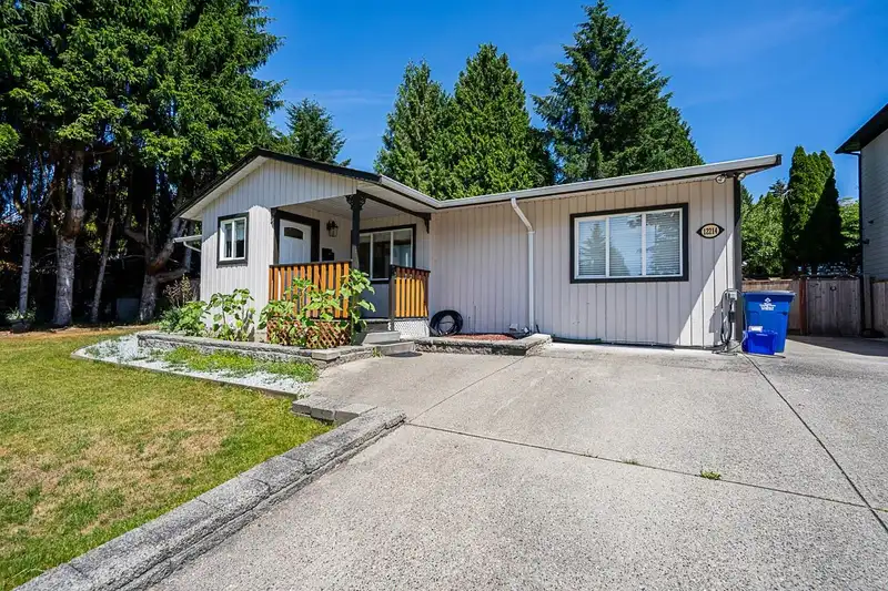 12214 211 STREET - photo 4 of 39