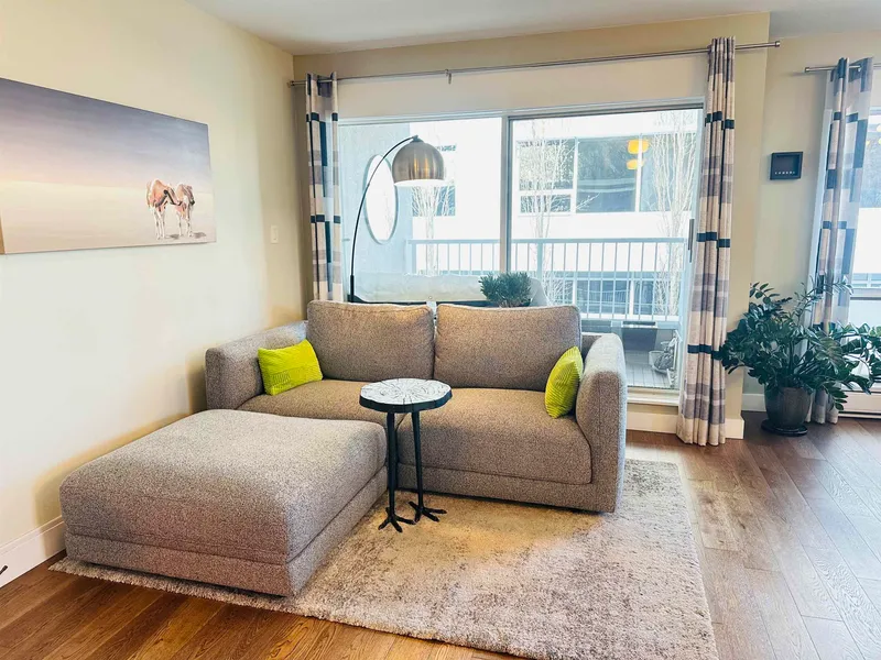 403 985 W 10TH AVENUE - photo 3 of 25