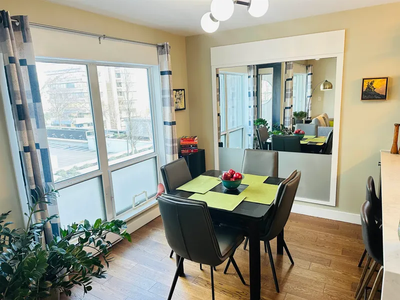 403 985 W 10TH AVENUE - photo 4 of 25