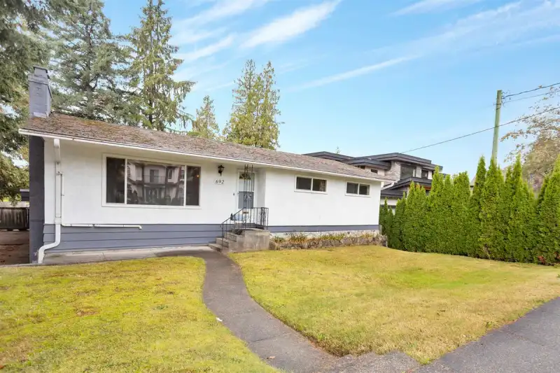 692 BLUE MOUNTAIN STREET - photo 1 of 9