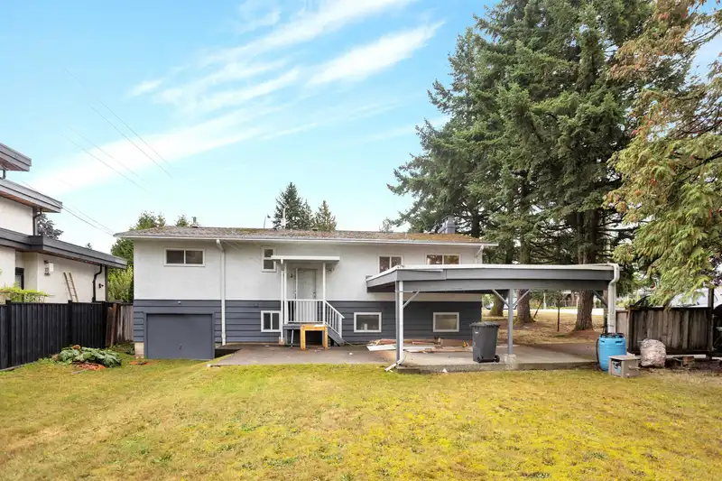 692 BLUE MOUNTAIN STREET - photo 4 of 9